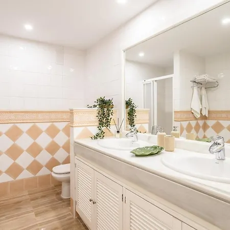 아파트 Oleholidays Bahia Vista Hermosa 마르베야